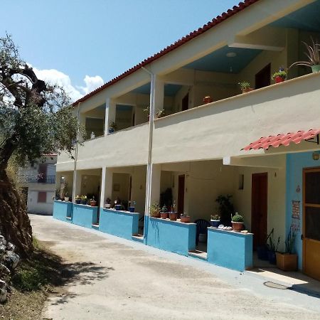 Kotsifas Rooms Tirós Екстериор снимка