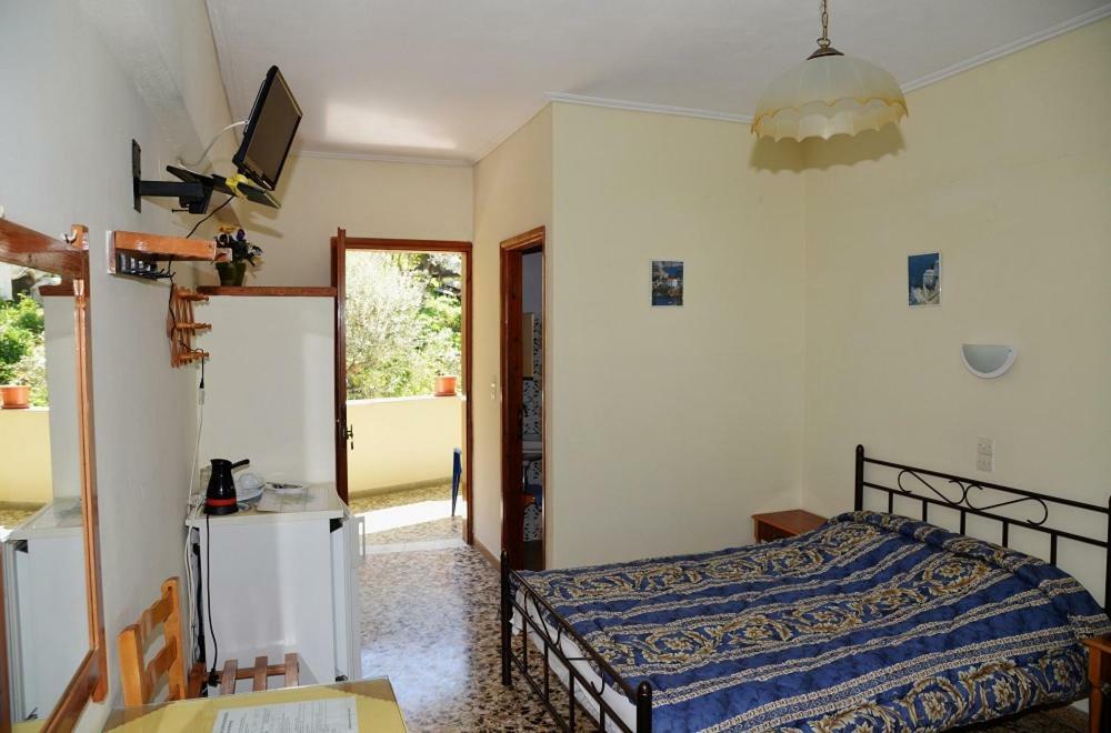 Kotsifas Rooms Tirós Екстериор снимка
