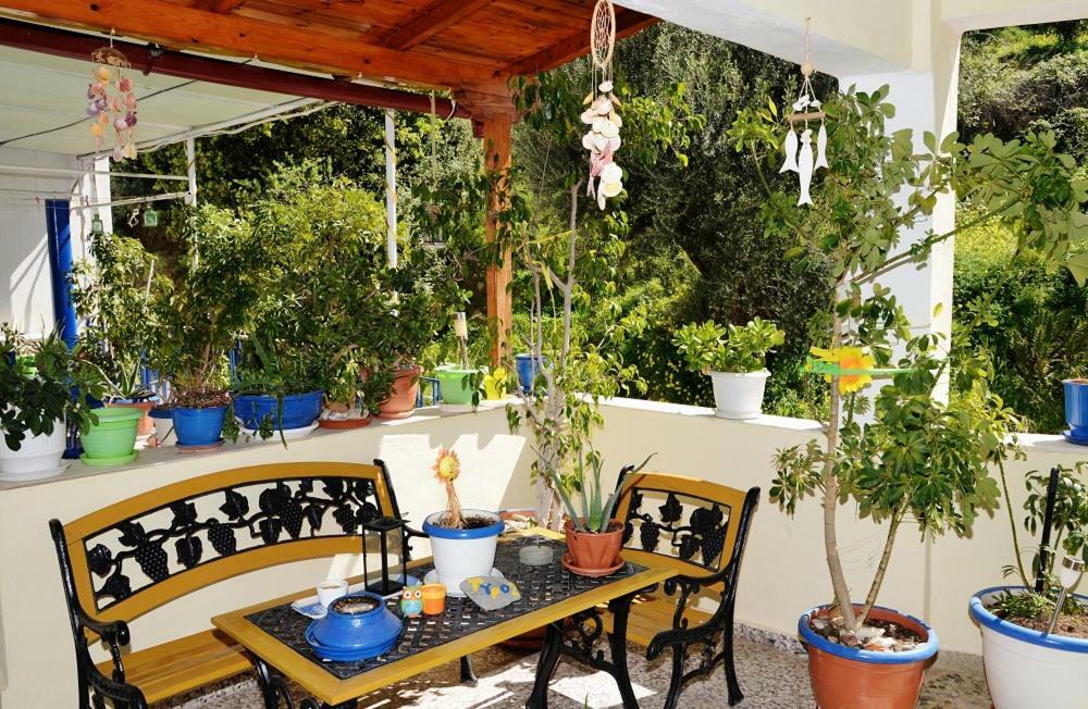 Kotsifas Rooms Tirós Екстериор снимка