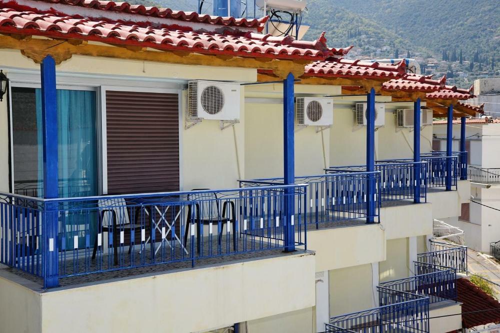 Kotsifas Rooms Tirós Екстериор снимка